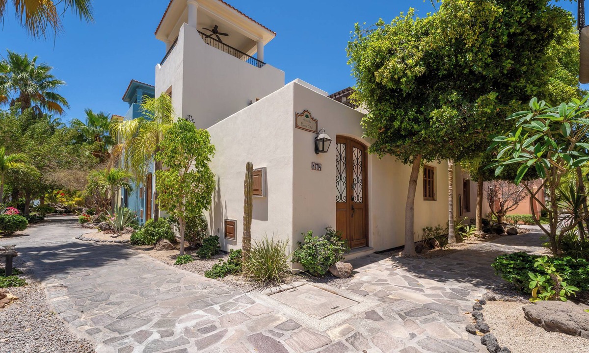 Nopolo House | 2 bed, 2 bath Tower view BBQ AV174