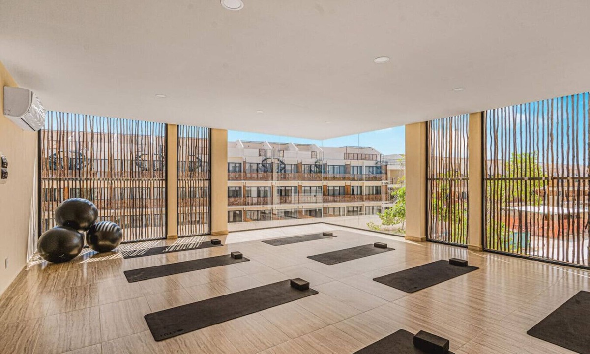 Playa Paraiso Condo | 2 BR Bliss w Sunset Pool | Gym | Osmosis