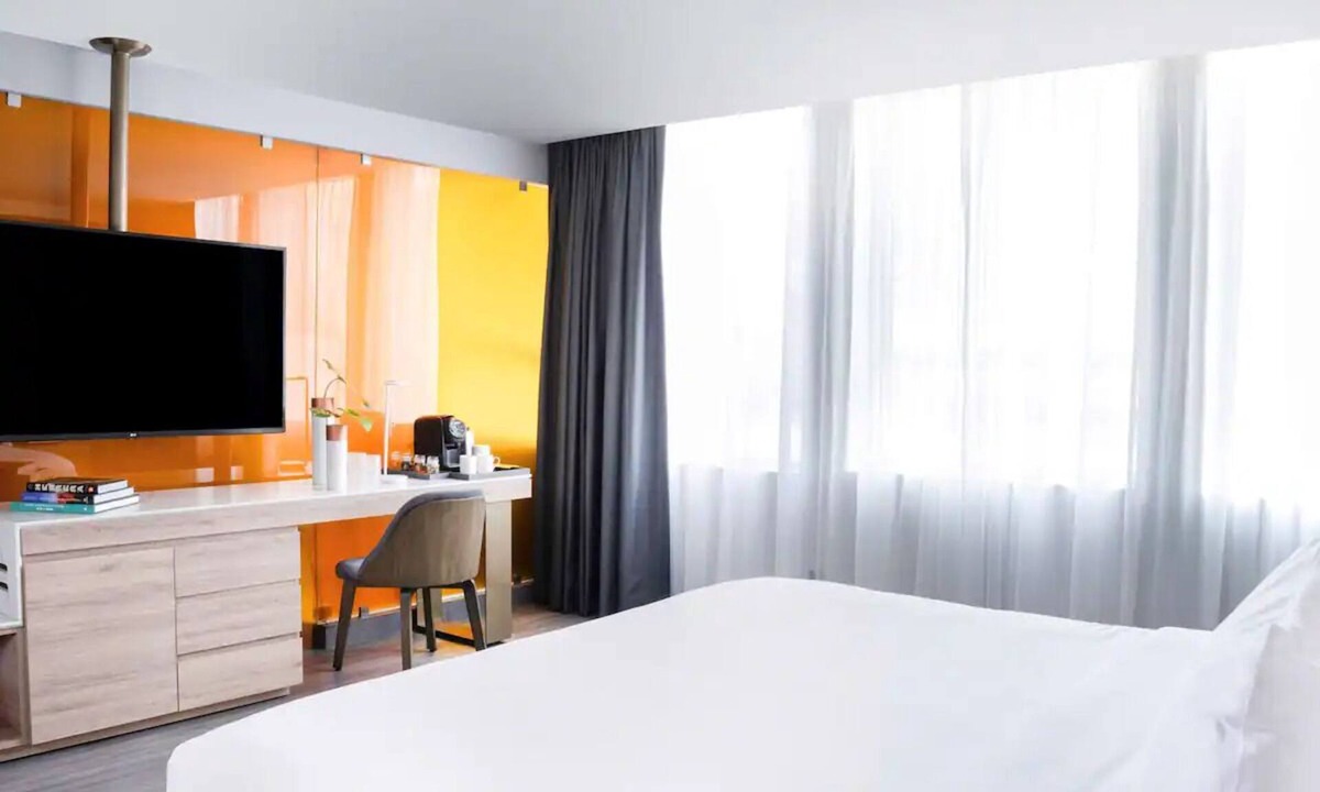 Hipodromo Hotel | 2 Units | Pet-Friendly Paradise | Explore El Pendulo with Your Furry Friend