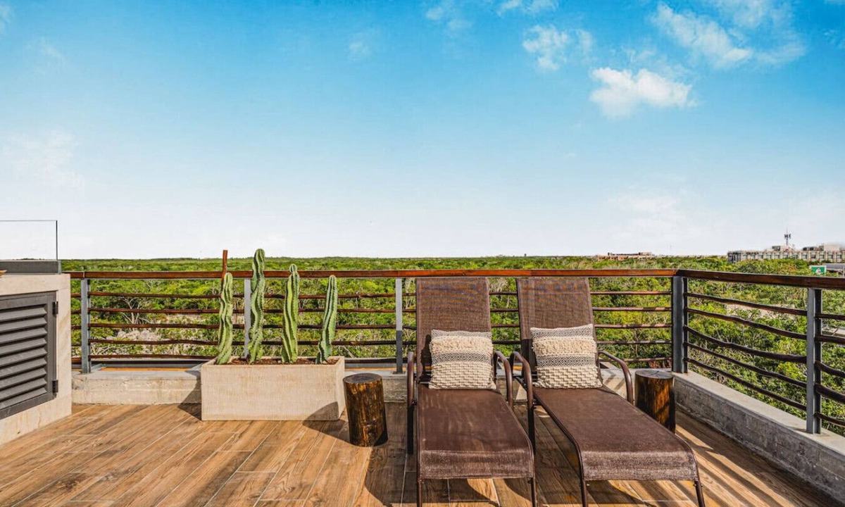 Tulum Condo | 2BR Penthouse w Private Rooftop | Jacuzzi & Gym Access