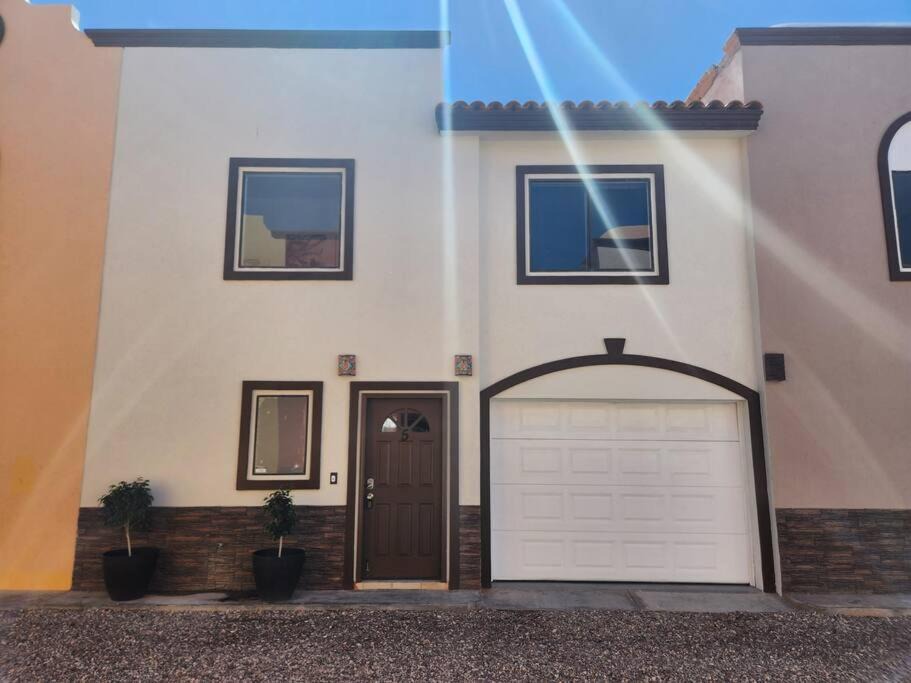 Benito Juarez House | 3 bedroom townhouse w garage blocks from the beach
