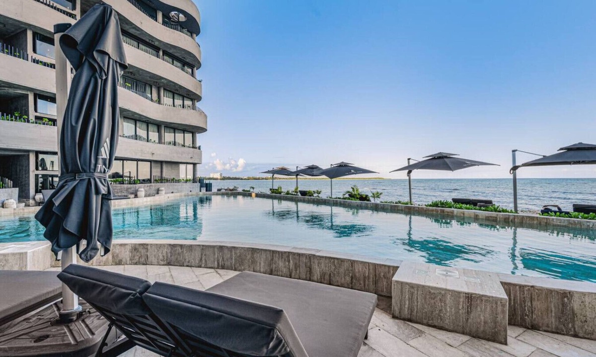 Tulsayab Condo | 3BR Beach Front PH w Private Pool | Hot Tub | Gym
