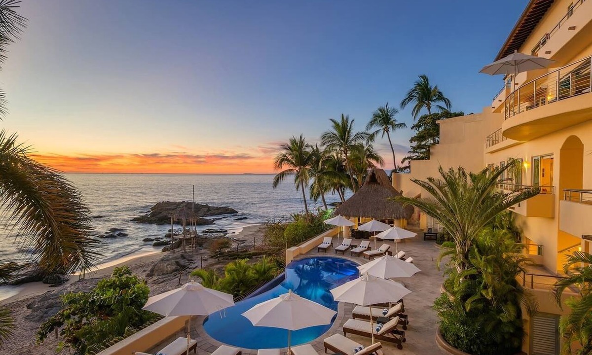 South Shore Hotel Area House | 6 to 12 suites, fully staffed. Saltwater pool.