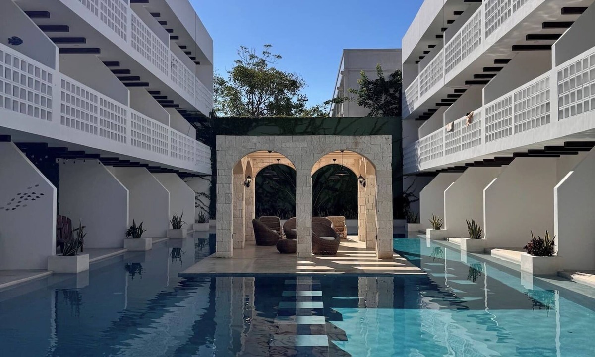 Tulum Condo | A Modern and cozy apartment in Ameli Tulum, surrounded by nature in Region 15. Enjoy the pool, peaceful common areas, and a stylish space designed for relaxation. Perfect for couples or travelers seeking comfort and a chic Tulum experience.
