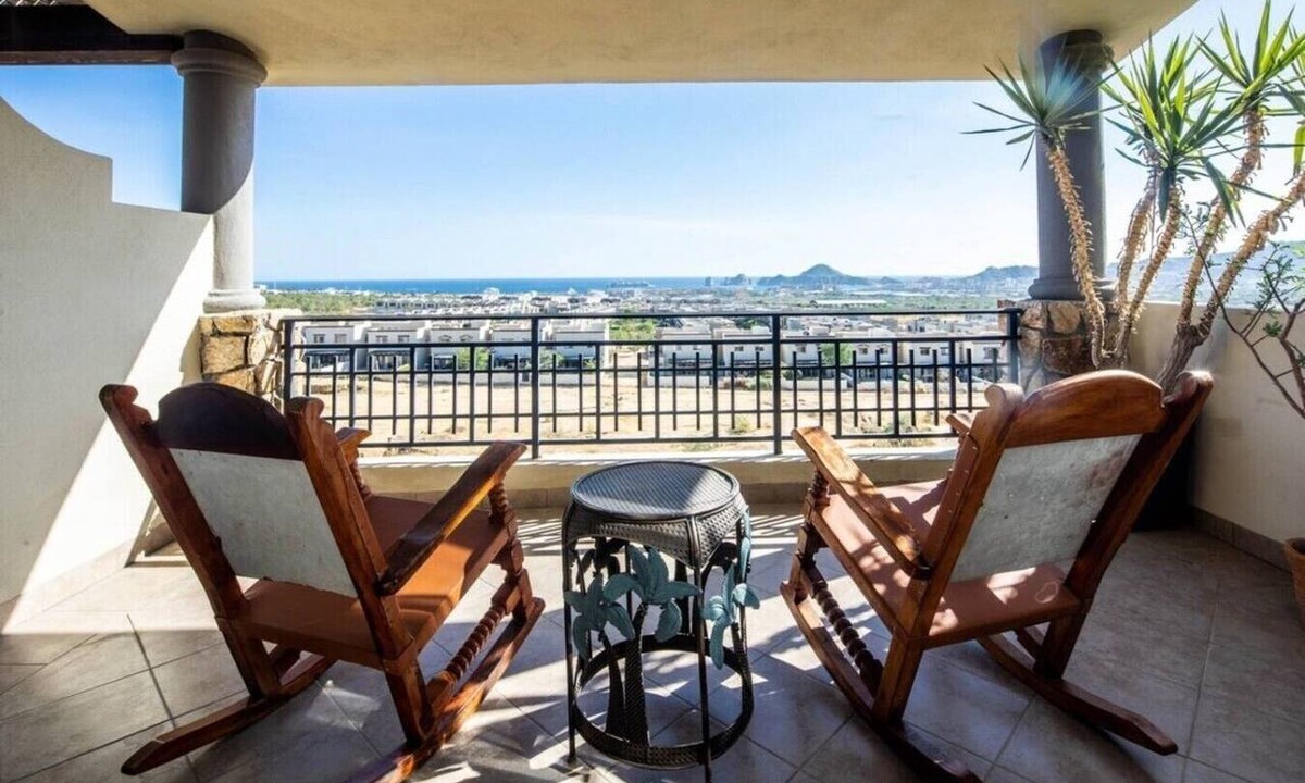 El Tezal Apartment | A spacious 3-bedroom escape offering stunning views and a comfortable setting for a relaxing getaway.