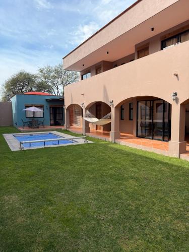 Tequisquiapan House | Alberca, Jardín y Asador - Escapada en Tequis y Peña