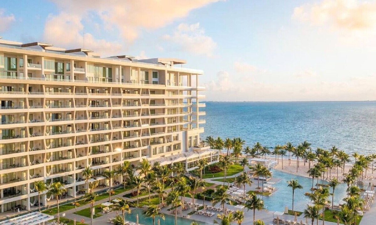 Playa Mujeres Villa | 🌞 All-Inclusive Optional OceanFront Beach Resort 🏖️~ 𝕏 @MyBeachSuites Rentals