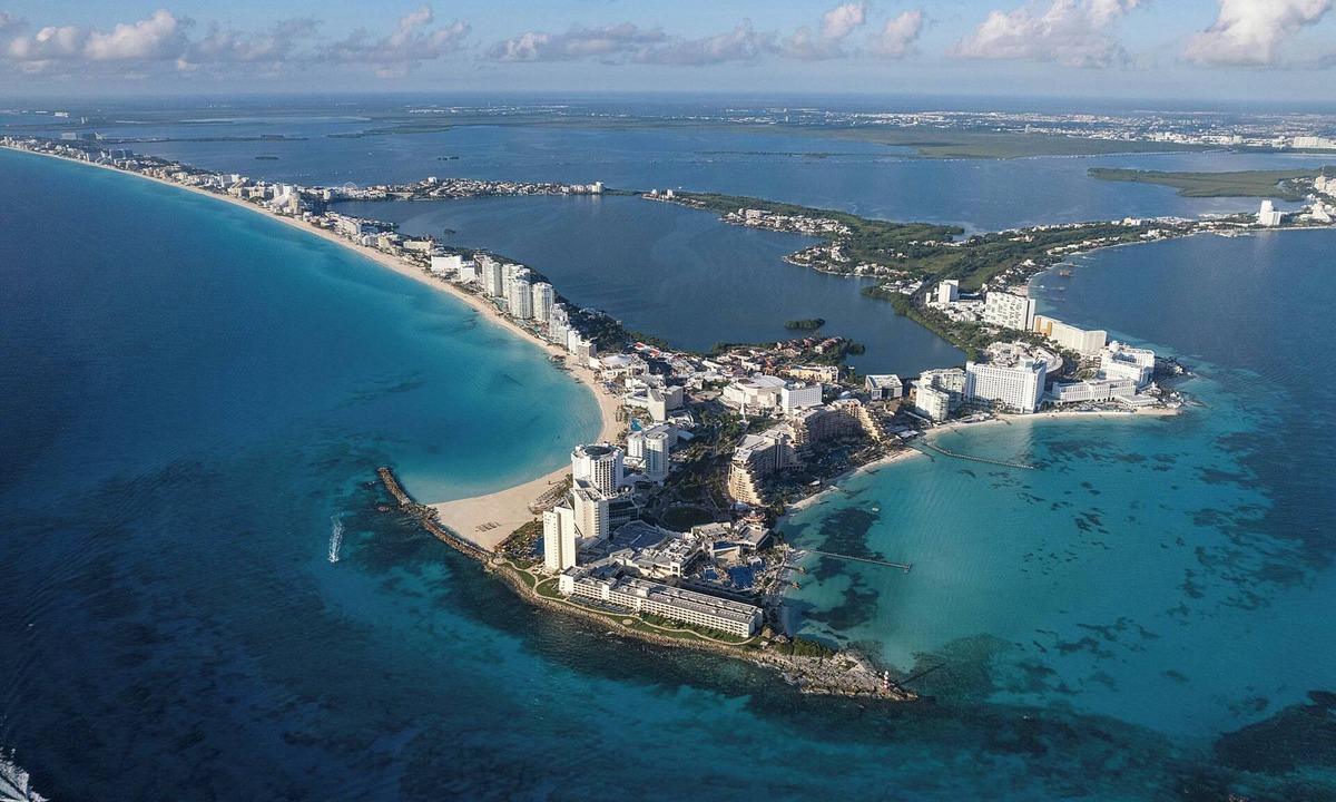 Punta Cancun Hotel | Aloft by Marriott Cancun