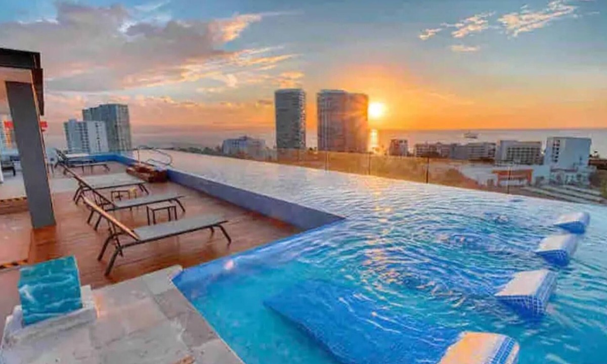 North Hotel Zone Apartment | Amazing Loft 1 block away from the beach and the best rooftop with sea view.