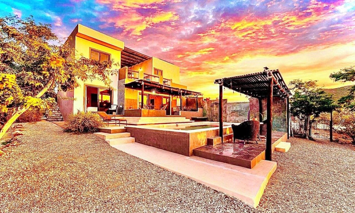Los Zacatitos House | Amazing Sea & Mountains Views 3 bed 4n half bathroom Private 7m by 3mChukum pool