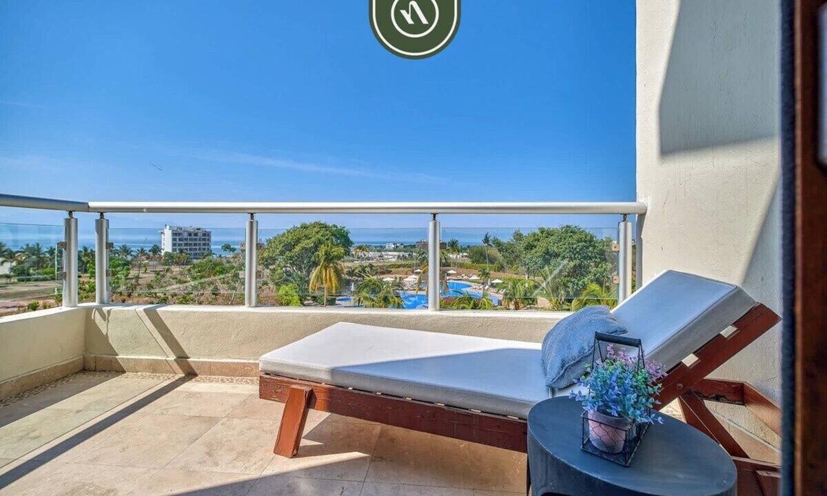 La Cruz de Huanacaxtle Condo | B Nayar-Taib 402 | 3BR/3BA Nuevo Vallarta, pool, hot tub