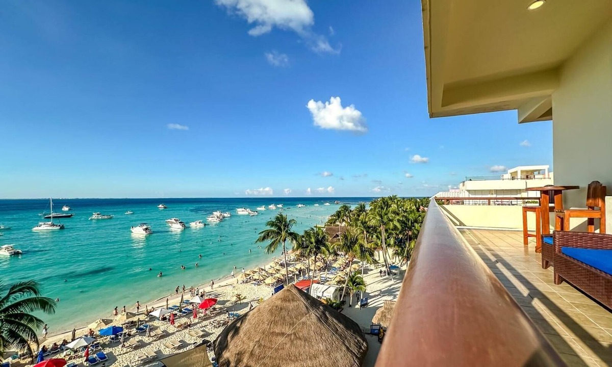 Centro - Supmza 001 Condo | Beachfront 1BR Suite with Ocean View & Balcony