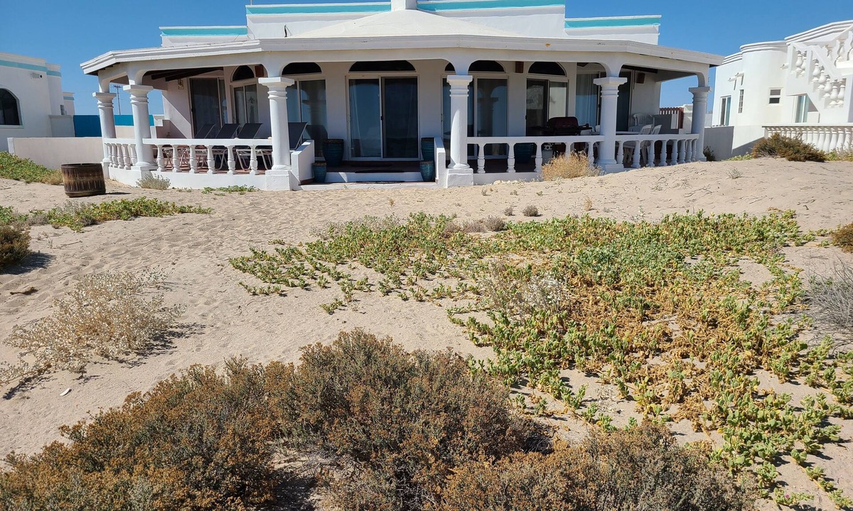 Puerto Penasco House | BEACHFRONT 2 BDRM 2 bath. Sleeps 6. PET Friendly & SECURE.