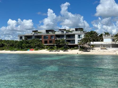 Tulsayab Apartment | Beachfront 3BR Condo with Private Rooftop and lounge pool, Tankah Bay