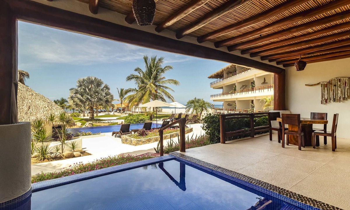 Zihuatanejo Apartment | Beachfront apartment