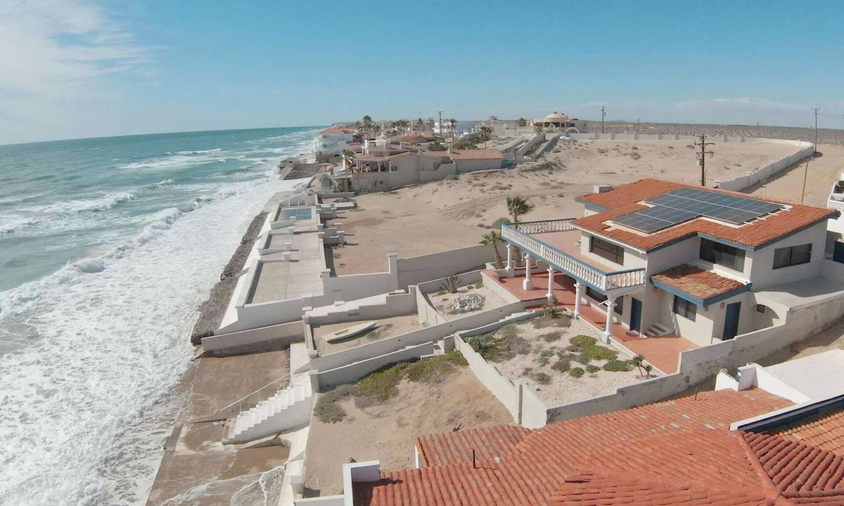 Las Conchas House | Beachfront Home in Rocky Point Casa Alhaja