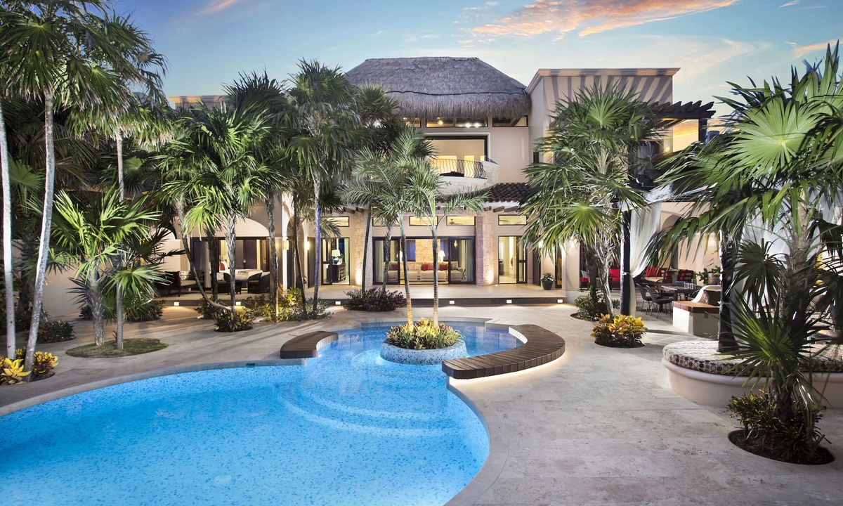 Soliman Bay Villa | Beachfront Luxury Villa w/Private Bartender, Chef and full Staff