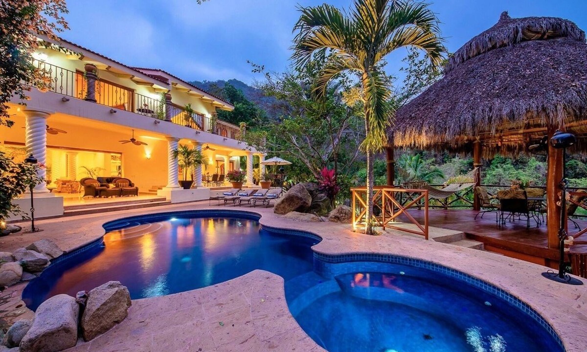 South Shore Hotel Area Villa | Beautiful house at exclusive gates, private pool,staff,beach just 5 minutes awa