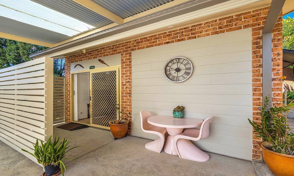 Berkeley Vale House | Berkeley Studio by HolidayCo.