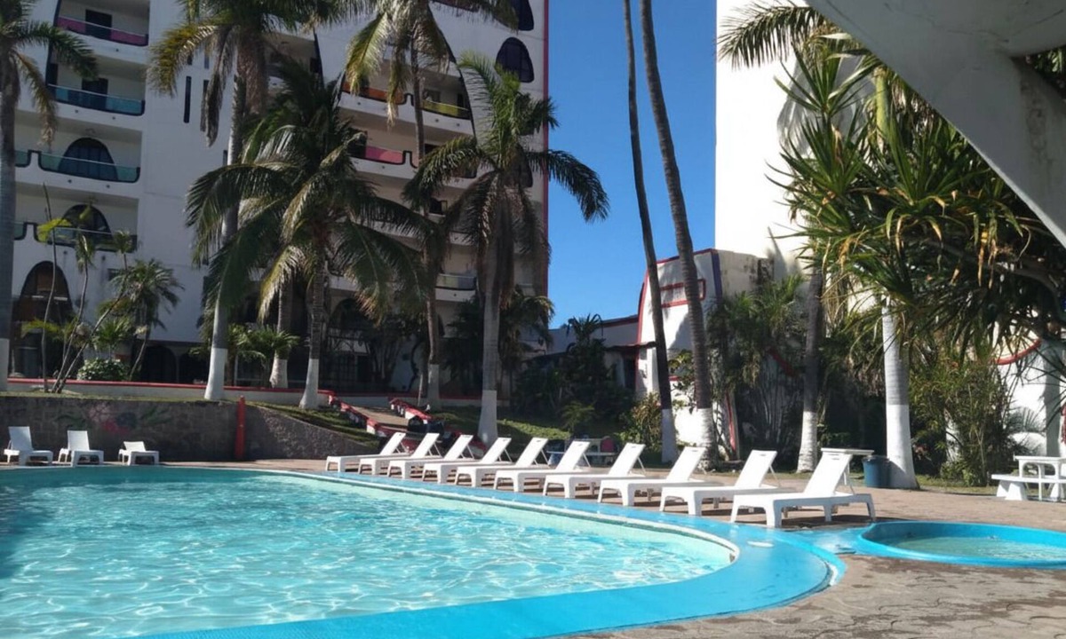 Mazatlan Hotel | Bring the Whole Crew: Convenient & Budget-Friendly for Group Stays & Fun Getaway