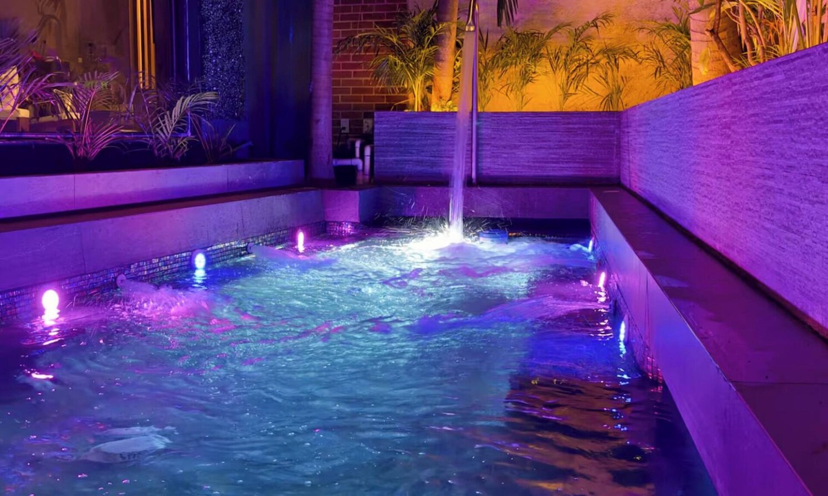 Downtown Cancun House | Cancun Villa: 6-BR, Pool & Jacuzzi High-Speed WiFi