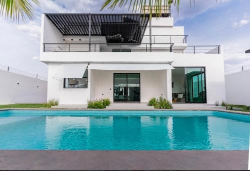 Jimenez House | Casa Francia Celebración Pool Starlink