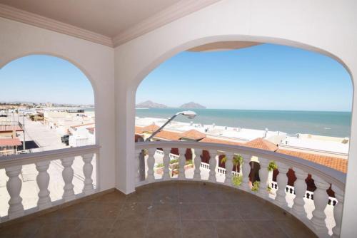 Villas de Las Palmas House | Casa Jerry - San Felipe Accommodation for large groups. 10 bedrooms