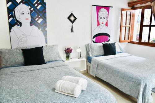De La Merced House | Casa Nazimova Indigo Room