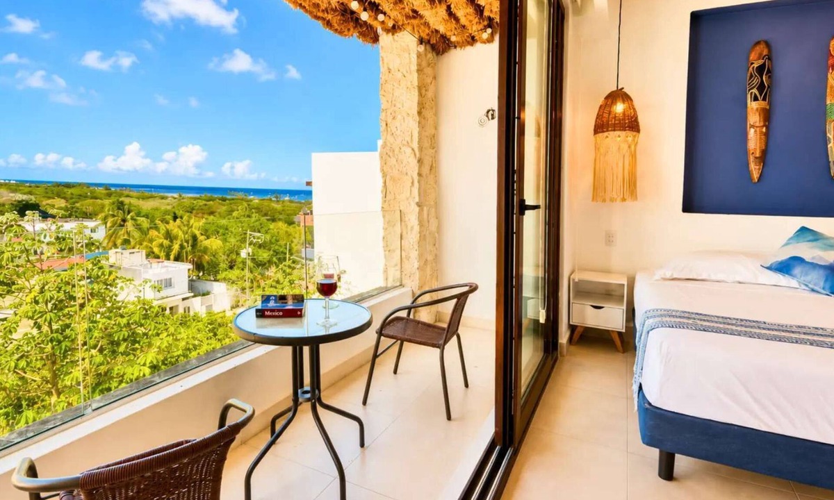 Luis Donaldo Colosio Apartment | Chic Ocean View Studio near Beach · Blanko Living