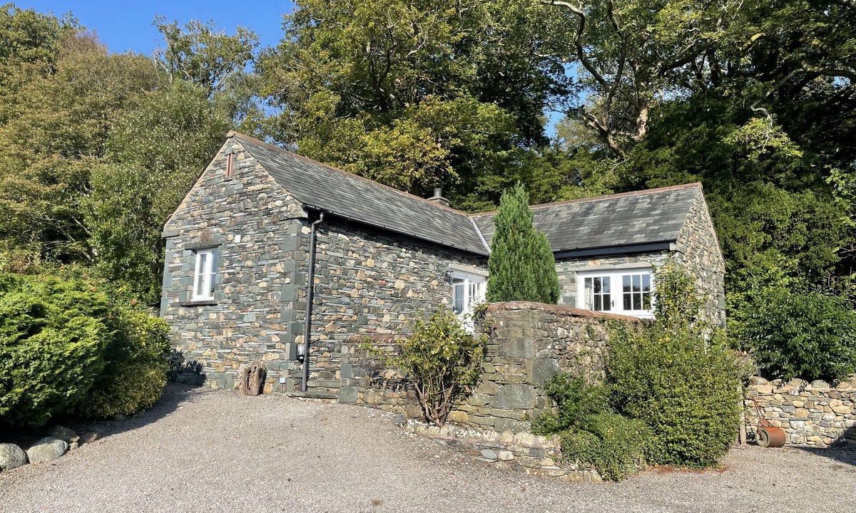 Borrowdale Cottage | Deer Close Cottage - sleeps 2 guests in 1 bedroom