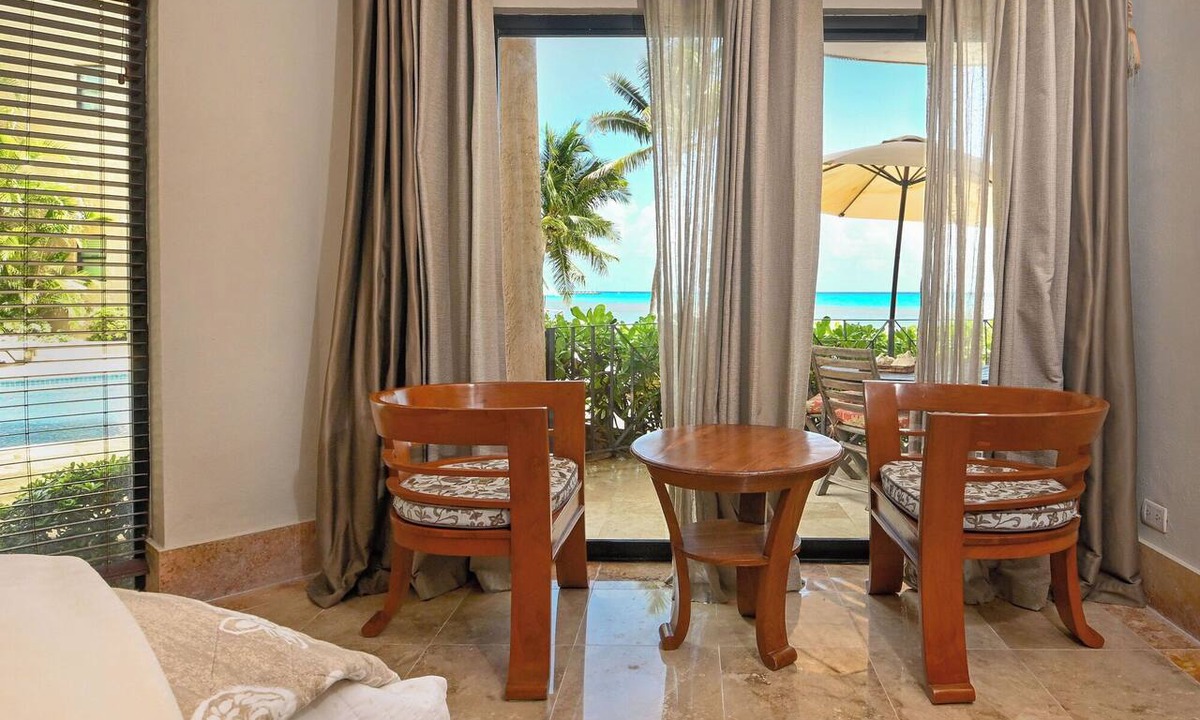 Centro Condo | Delightful Luna Encantada D1-True Beachfront Luxury- Susan Mattingly