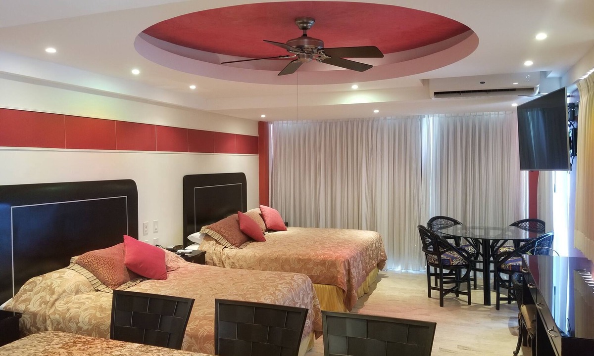 Punta Cancun Condo | Deluxe Beachfront Suite Cancun Hotel Zone Full Kitchen Fits Up to 4 People