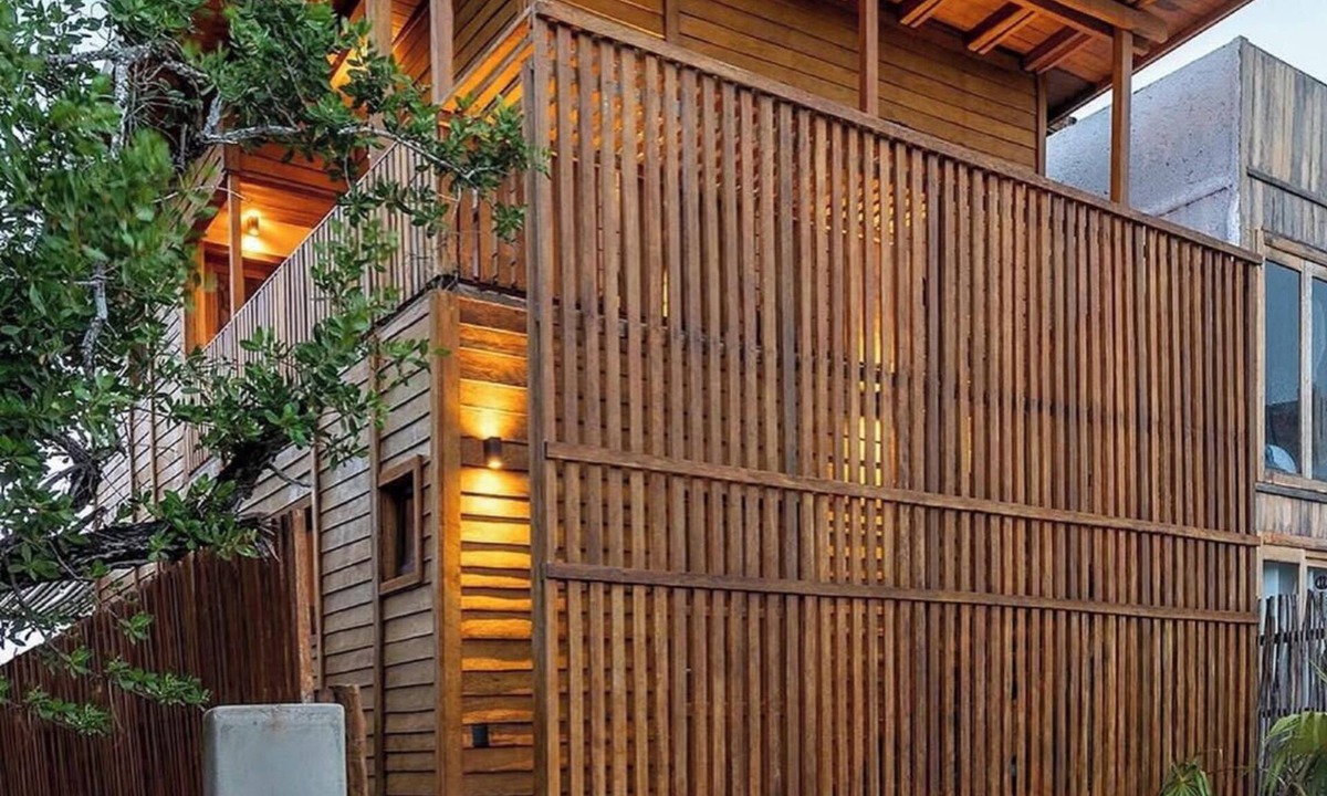 Isla Holbox House | Eco‑Chic Wood 3BR Casa with Pool & Rooftop views