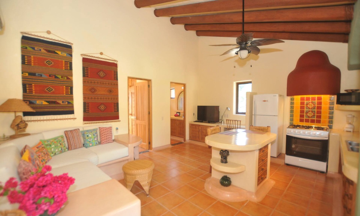 Zihuatanejo Apartment | El Mango One Bedroom Apartment at Villas Los Arcos