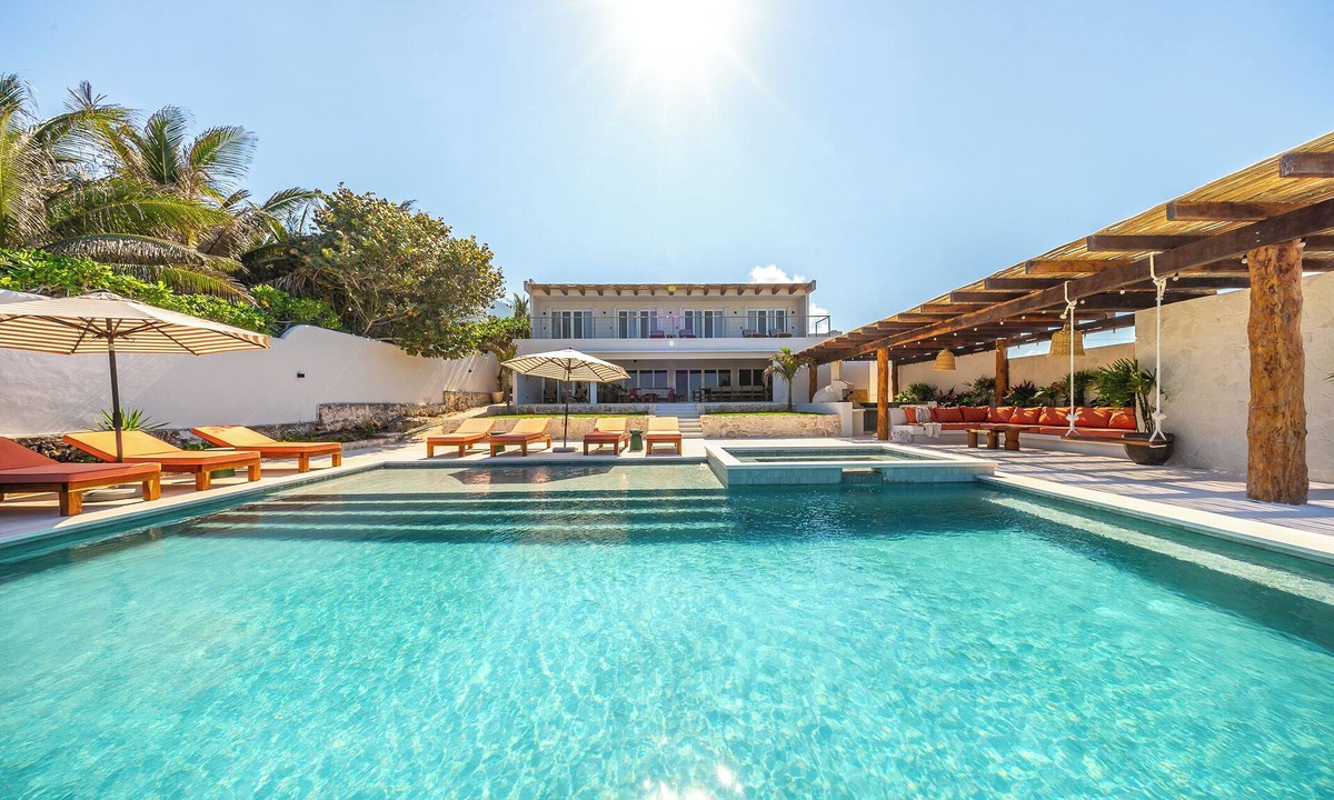 Isla Mujeres Villa | Epic Oceanfront 6BR Villa with Infinity Pool + Hot Tub