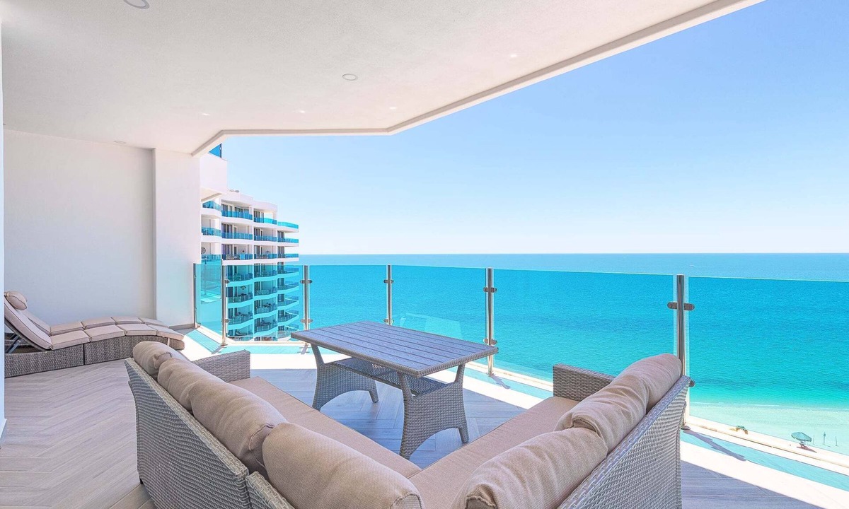 Sandy Beach Condo | Esmeralda Beach Resort 3 Bedrooms Condo C 1103