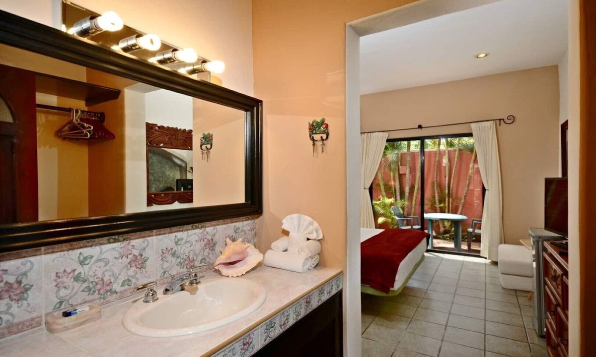 Colonos Cuzamil House | Garden patio SP 003