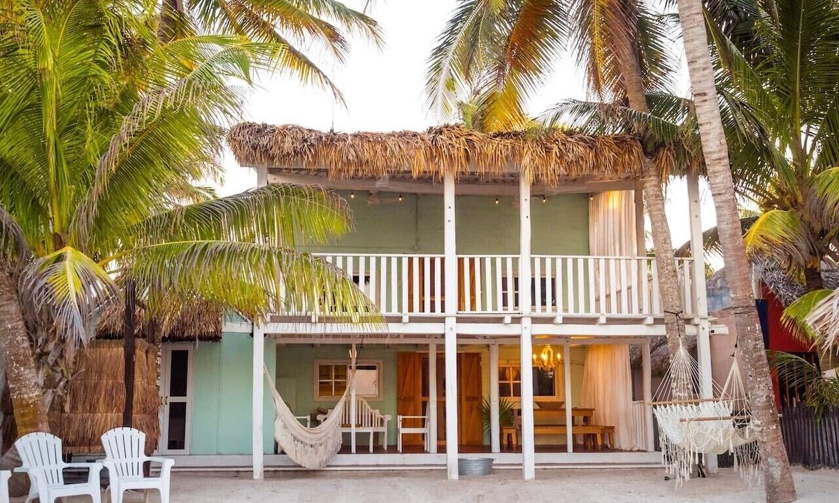 El Cuyo House | Guesthouse & Yoga Studio beachfront home: El Cuyo