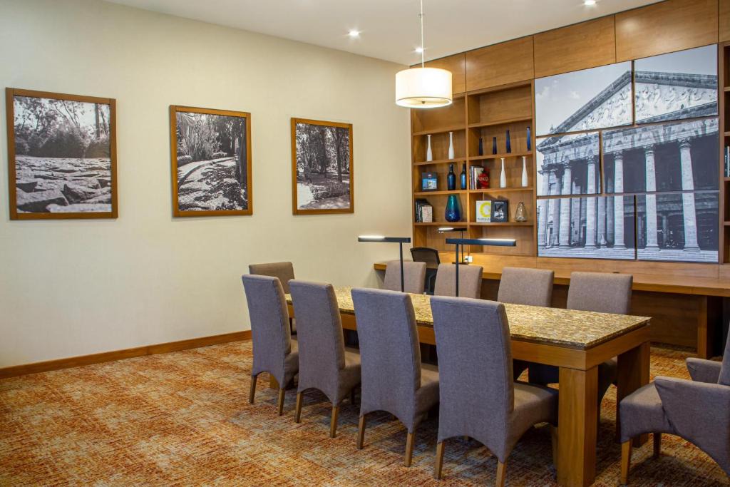 Chapalita Hotel | Hampton by Hilton Guadalajara Expo