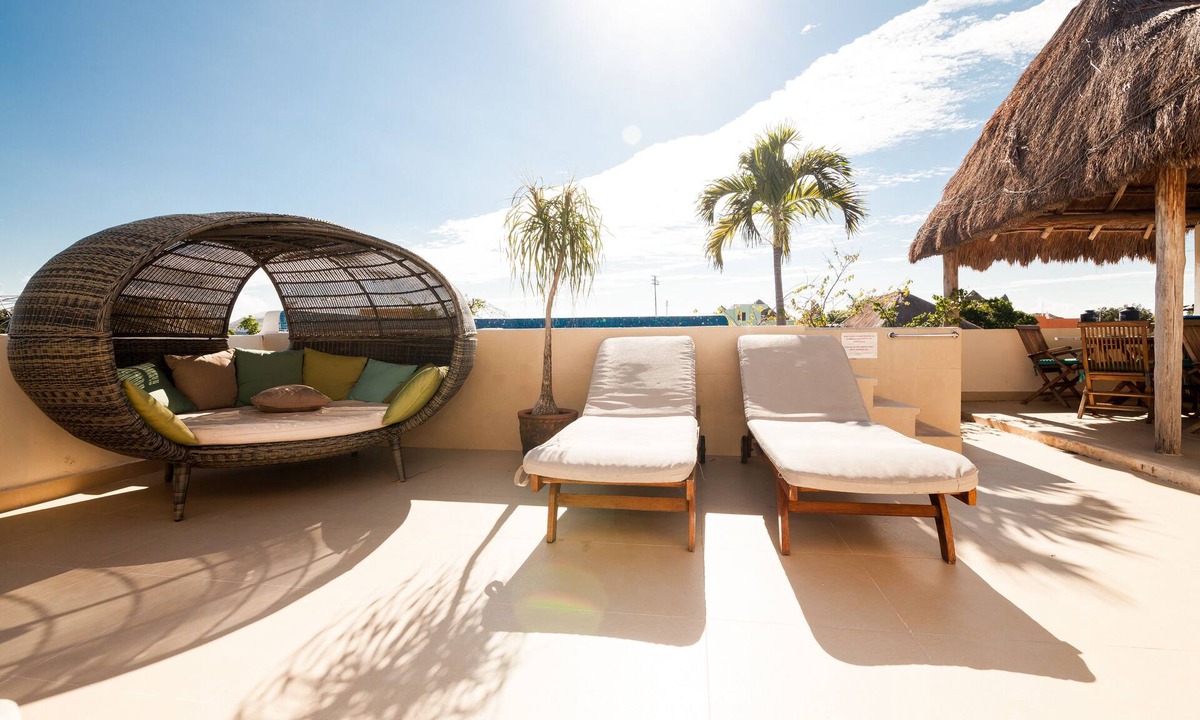 Gonzalo Guerrero Apartment | Kingsize 1bdr apartment, common rooftop w/pool, lounge area, BBQ (units 102)