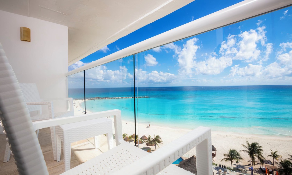 Punta Cancun Hotel | Krystal Cancun All Inclusive