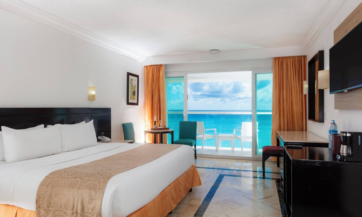 Punta Cancun Resort | Krystal Cancun