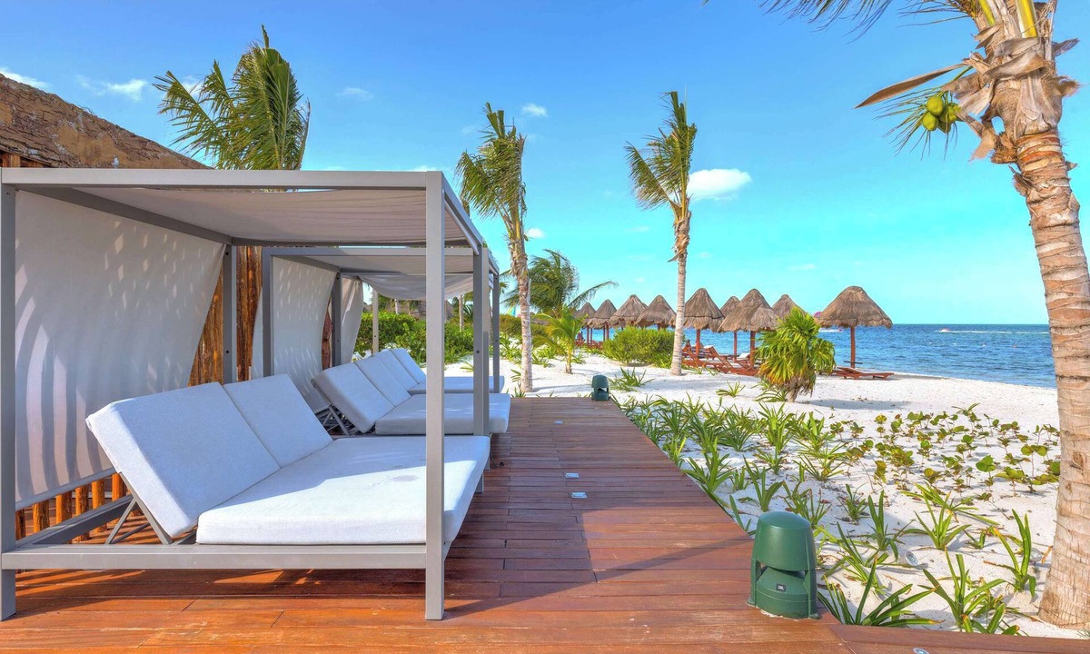 Playa Mujeres Apartment | La Amada · Pools, Jacuzzis & Beach Club Access