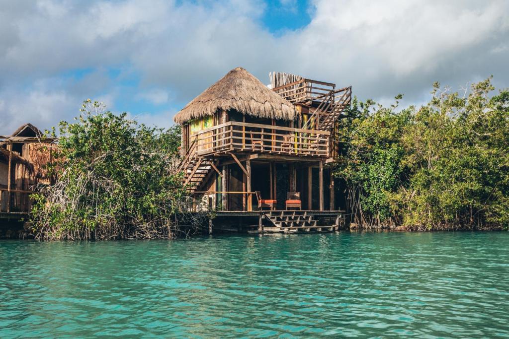 Huay-Pix Hotel | La Embajada Universal The Eighth Color of Bacalar