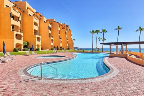 Sandy Beach House | Livin' The Dream Retreat Spacious Perfect Ocean View Condo