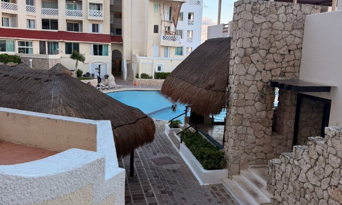 Downtown Cancun Hotel | LUNA SUITE WITH BALCONY AND OCEAN VIEW IN HOTEL ZONE