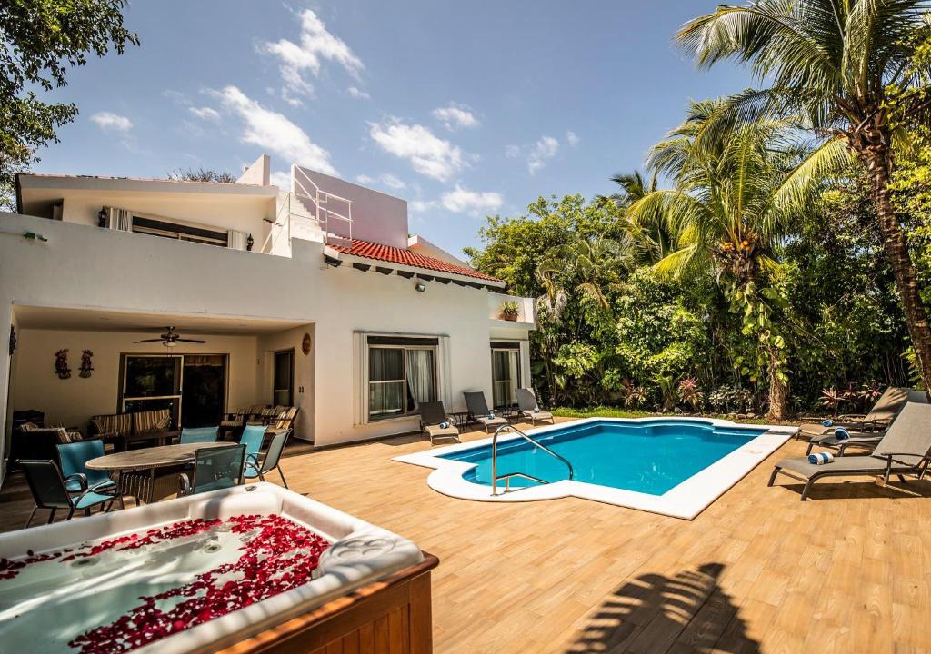 Playacar Villa | Luxurious 6-Bedroom Villa with Private Pool in Playa del Carmen