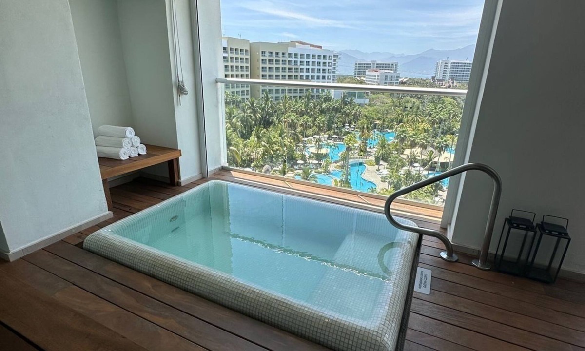 Centro Hotel | Luxury 2-bedroom touch true serenity in the waters of our Mayan Sanctuary