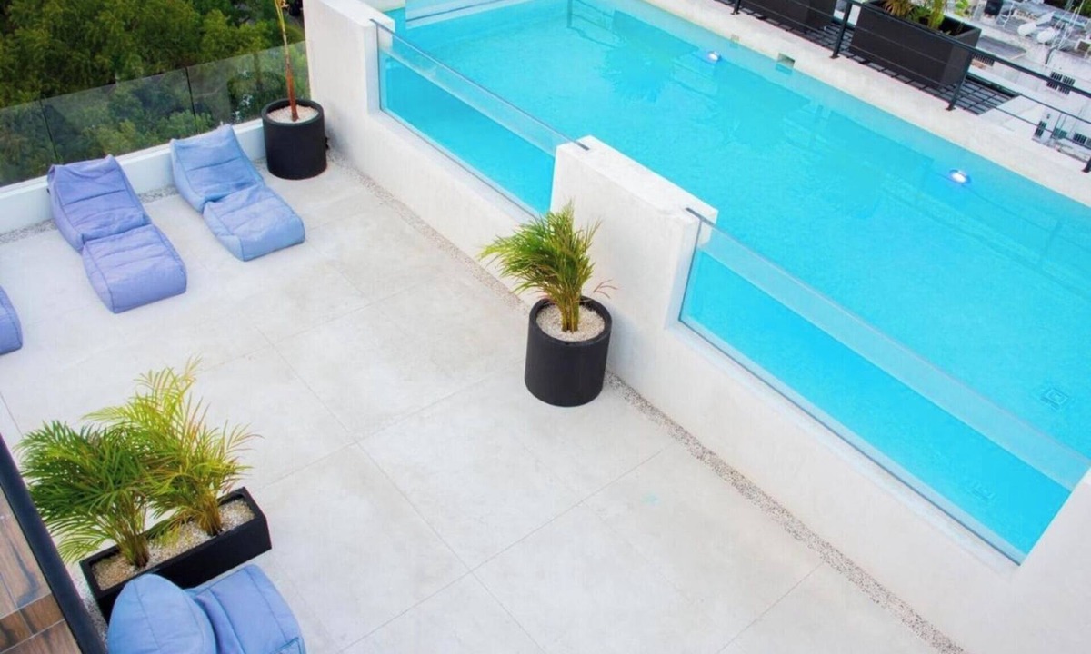 Tohoku Apartment | Luxury 2BD Condo 3 blk from 5th Ave W/PoolandParking