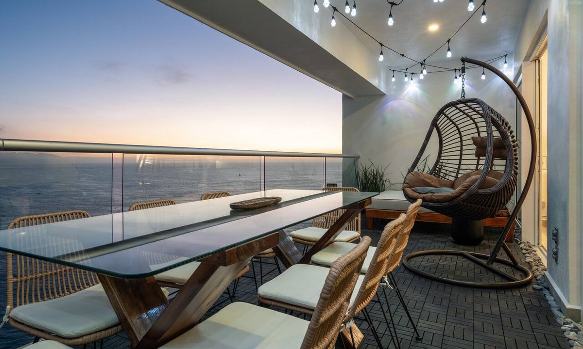 Las Glorias Condo | Luxury Beachfront Condo 3BD, Harbor 171 & 8 pools 3BD Condo for rent in North Ho